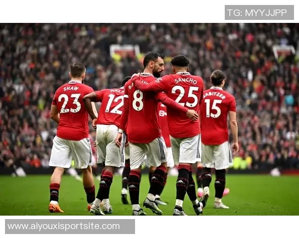 B费休息期间亲临训练基地现场观摩替补球员训练情况